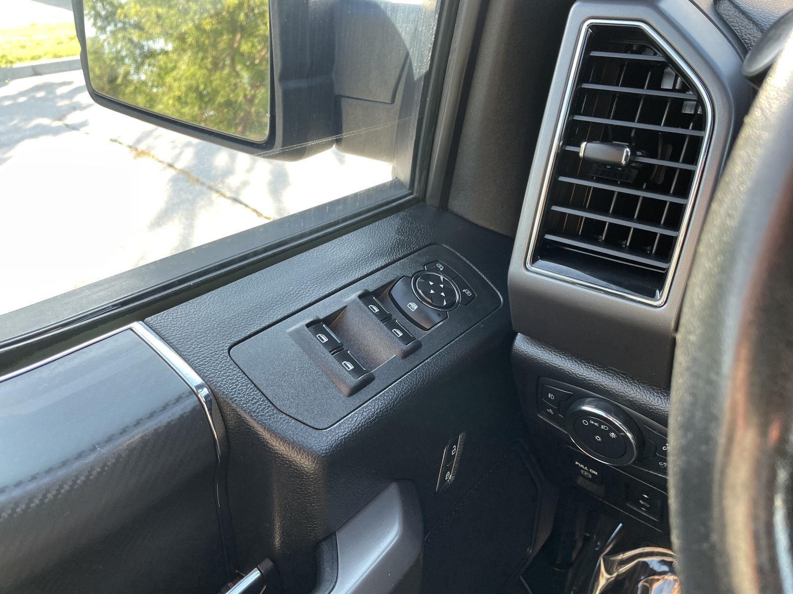 Vehicle photo 32