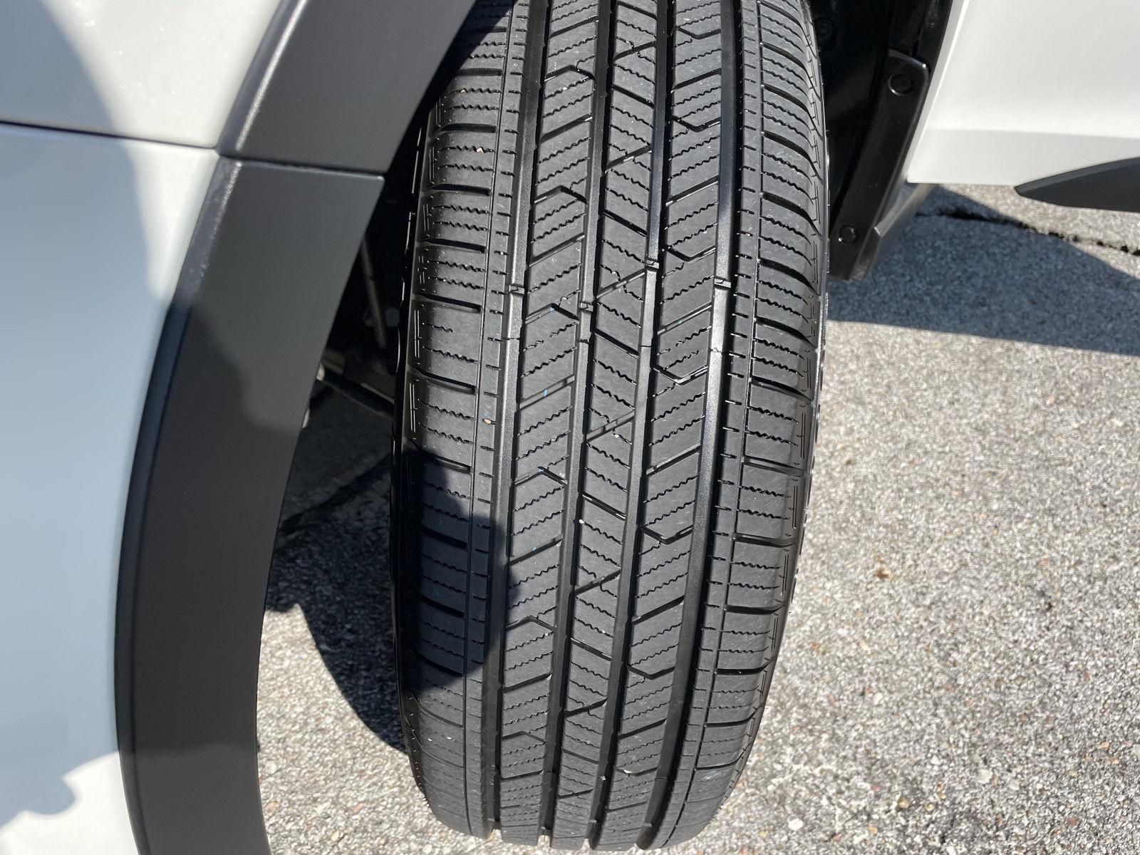 Vehicle photo 11