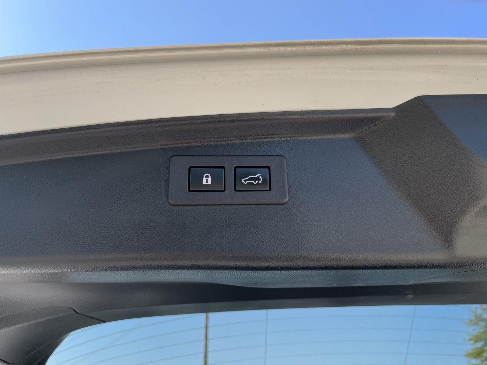 Vehicle photo 38