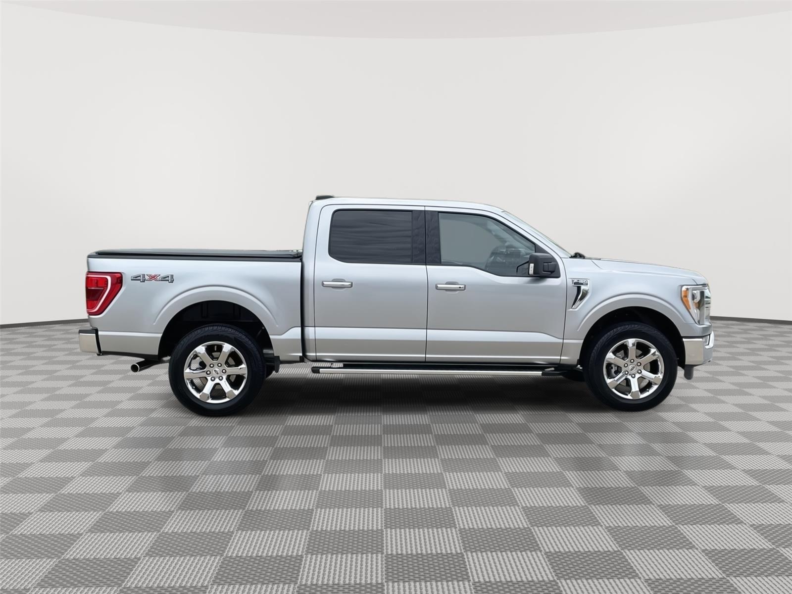 Vehicle photo 6