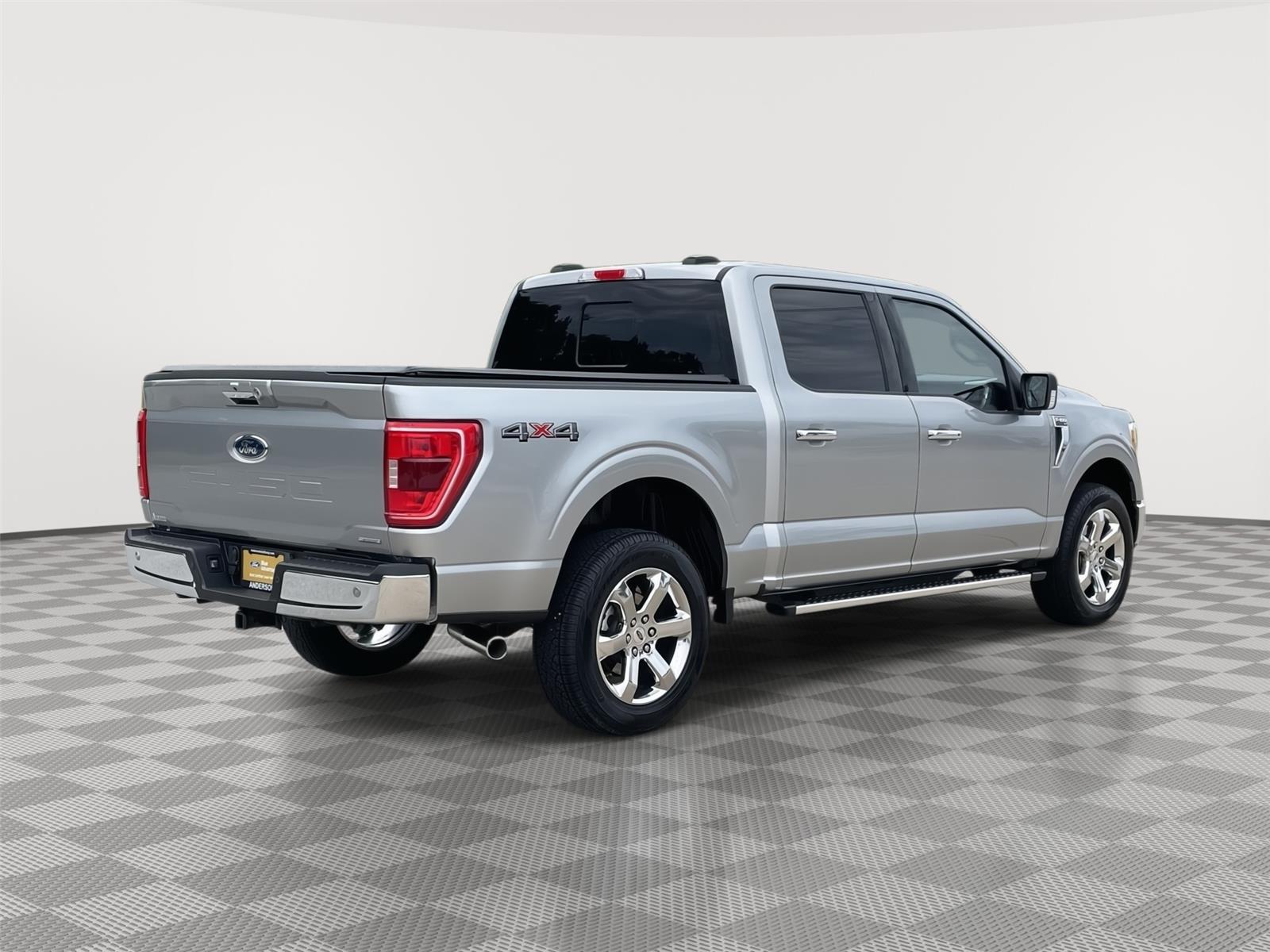 Vehicle photo 7