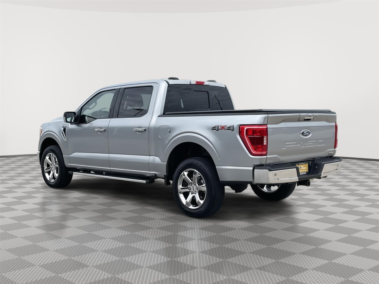 Vehicle photo 9