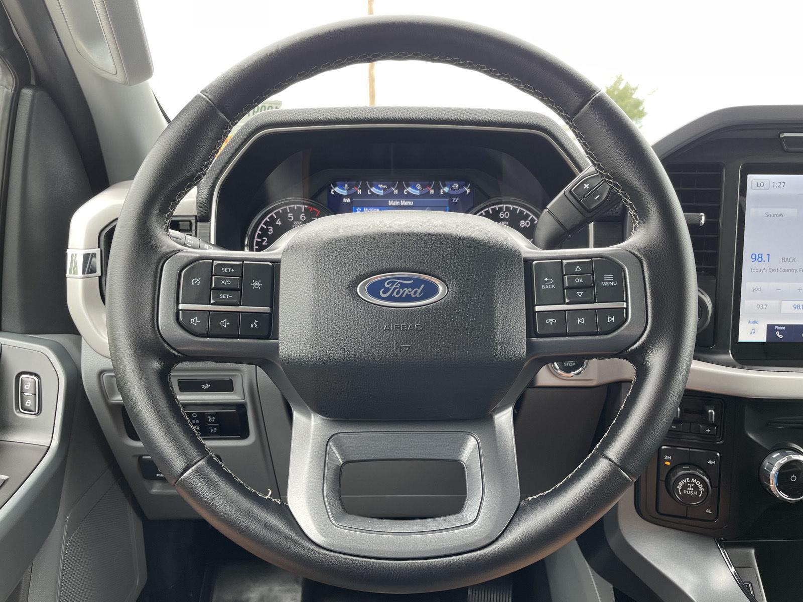 Vehicle photo 11