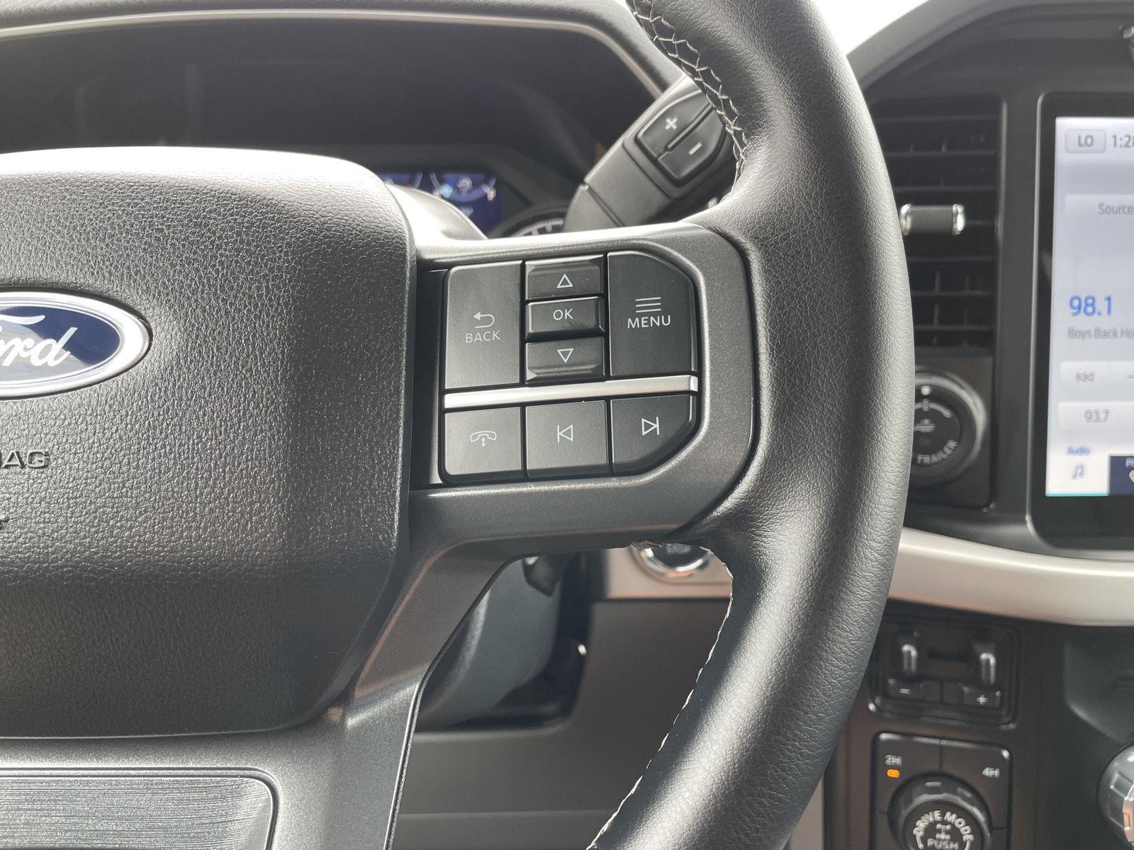 Vehicle photo 13