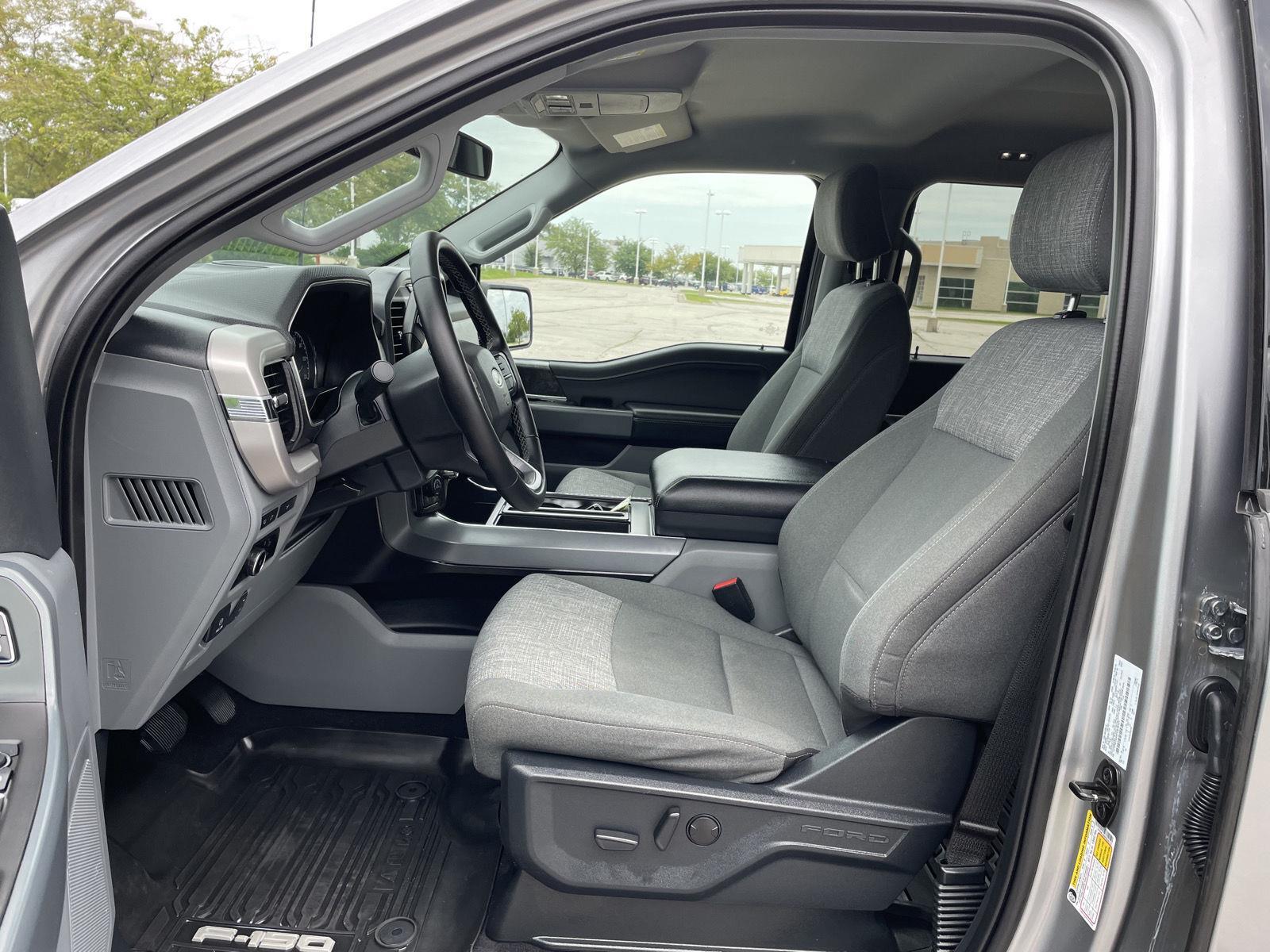 Vehicle photo 16