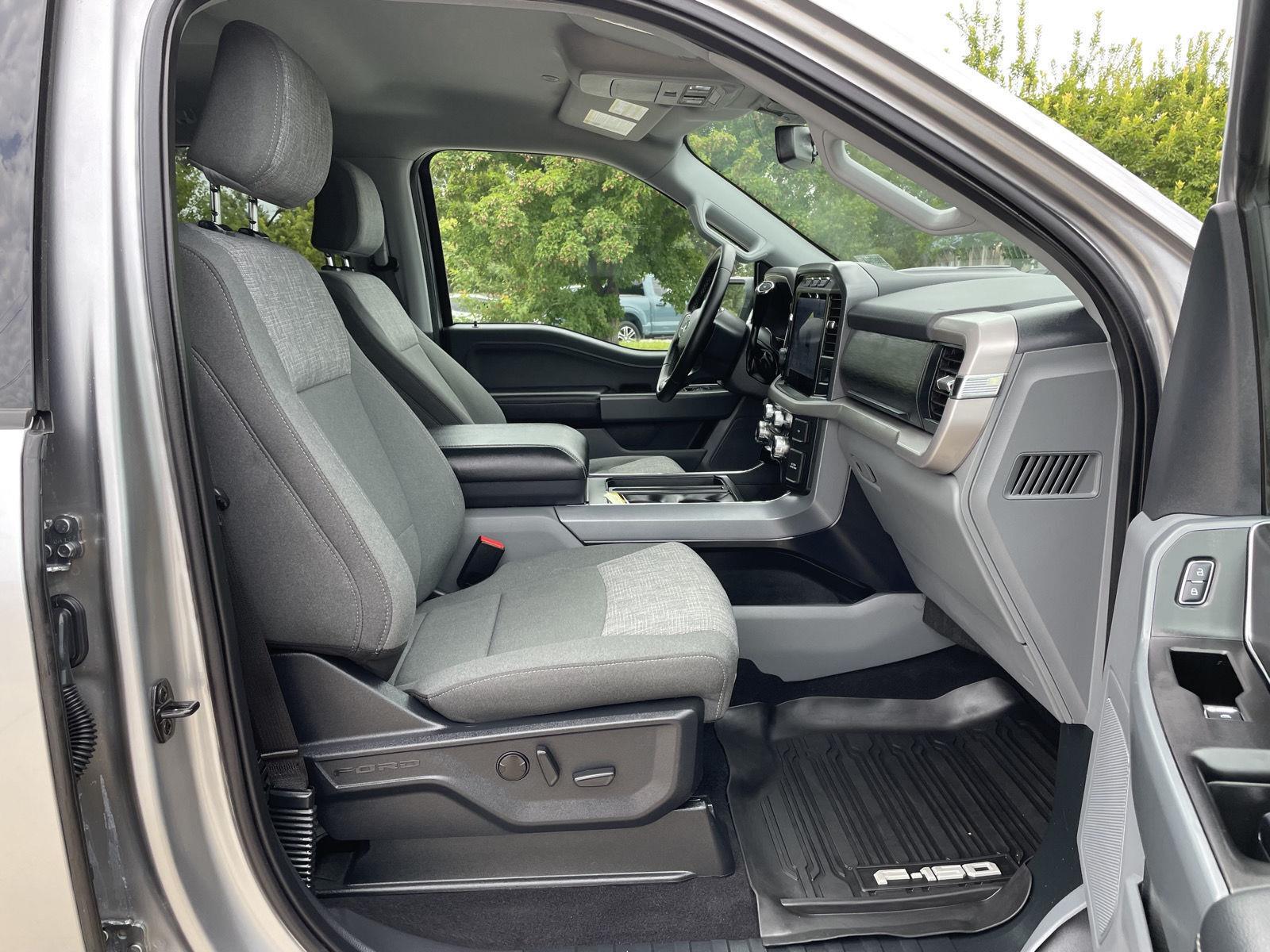 Vehicle photo 18