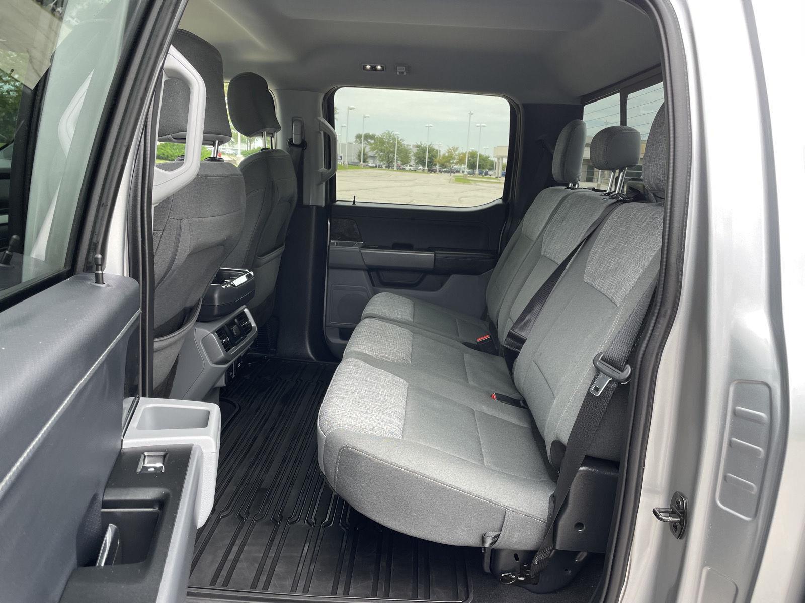 Vehicle photo 19