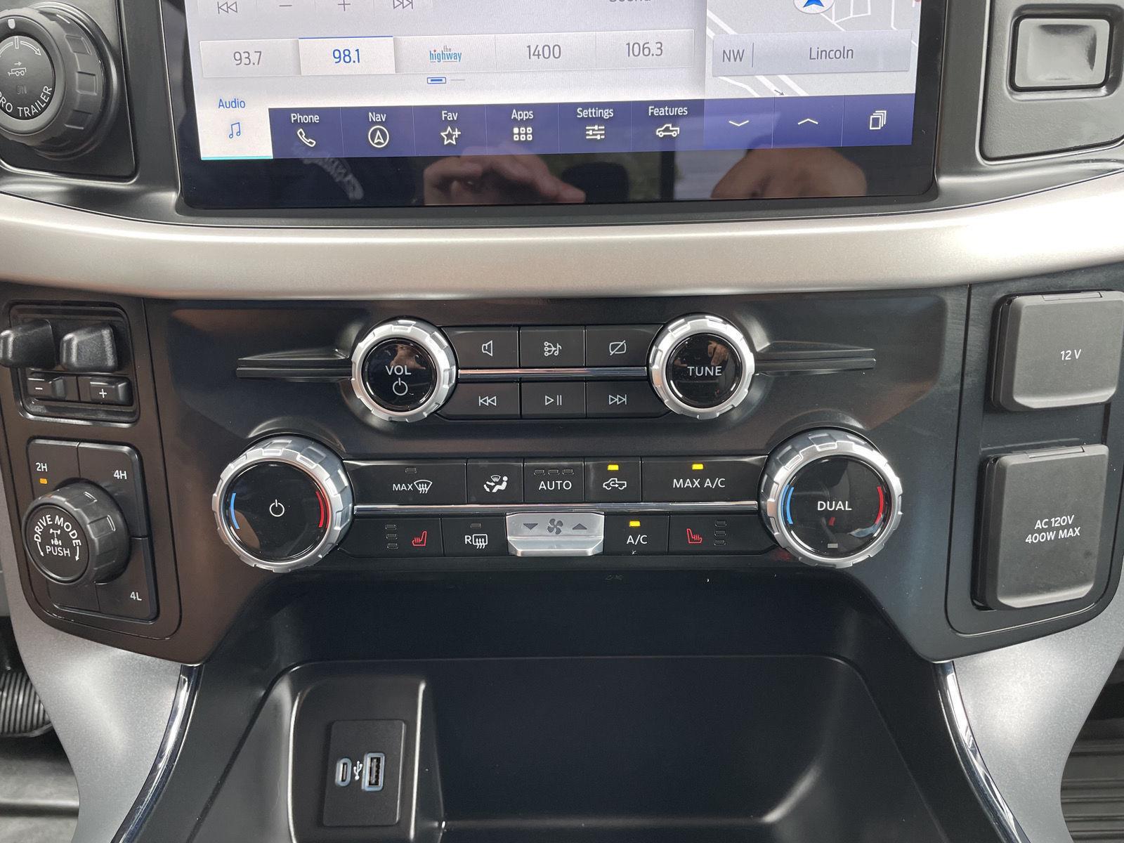 Vehicle photo 25