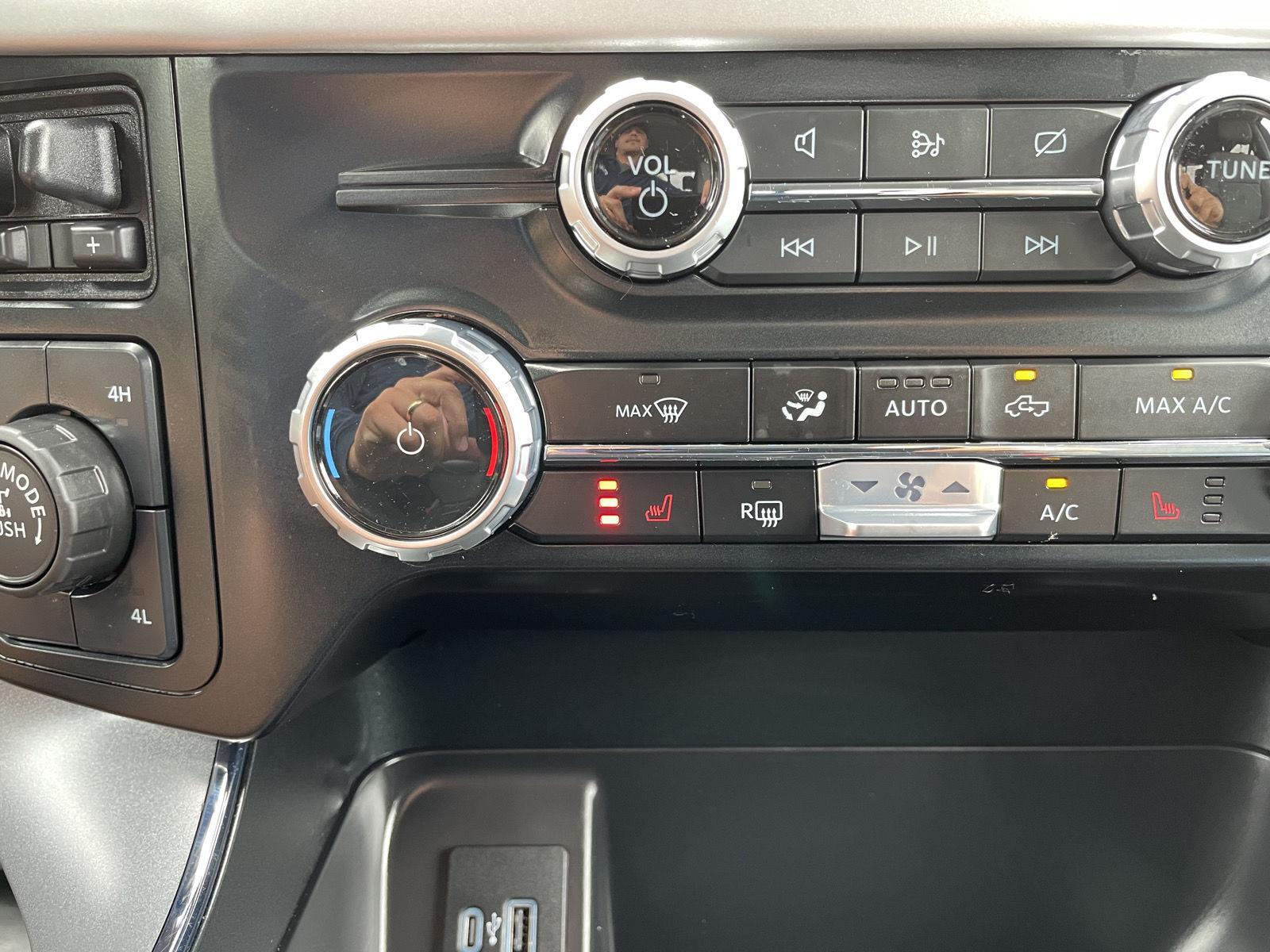 Vehicle photo 26