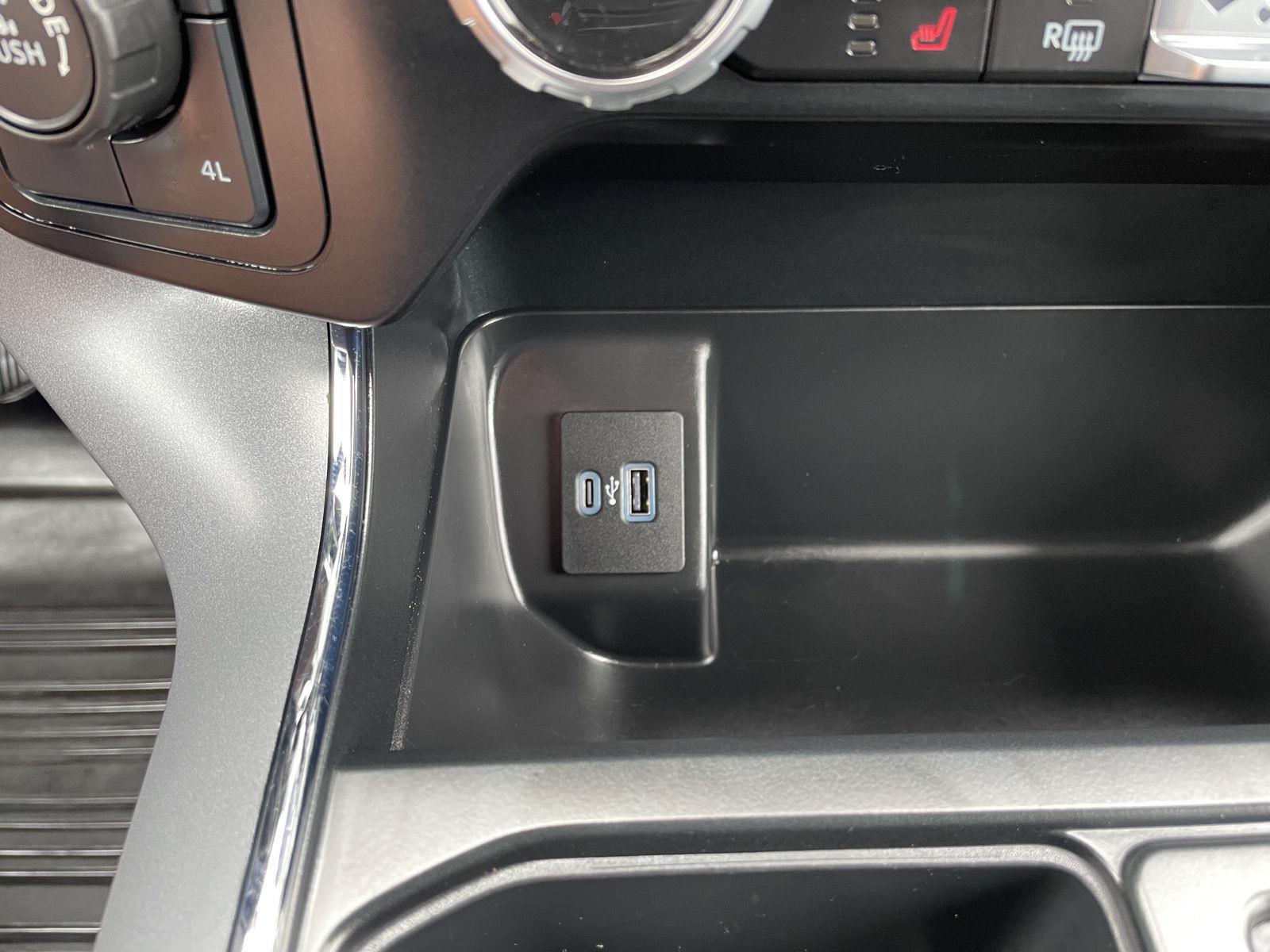 Vehicle photo 27