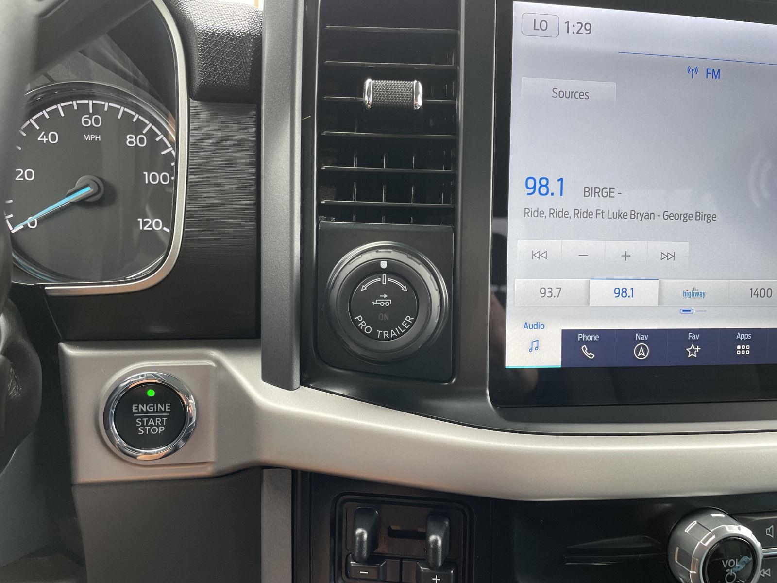 Vehicle photo 28