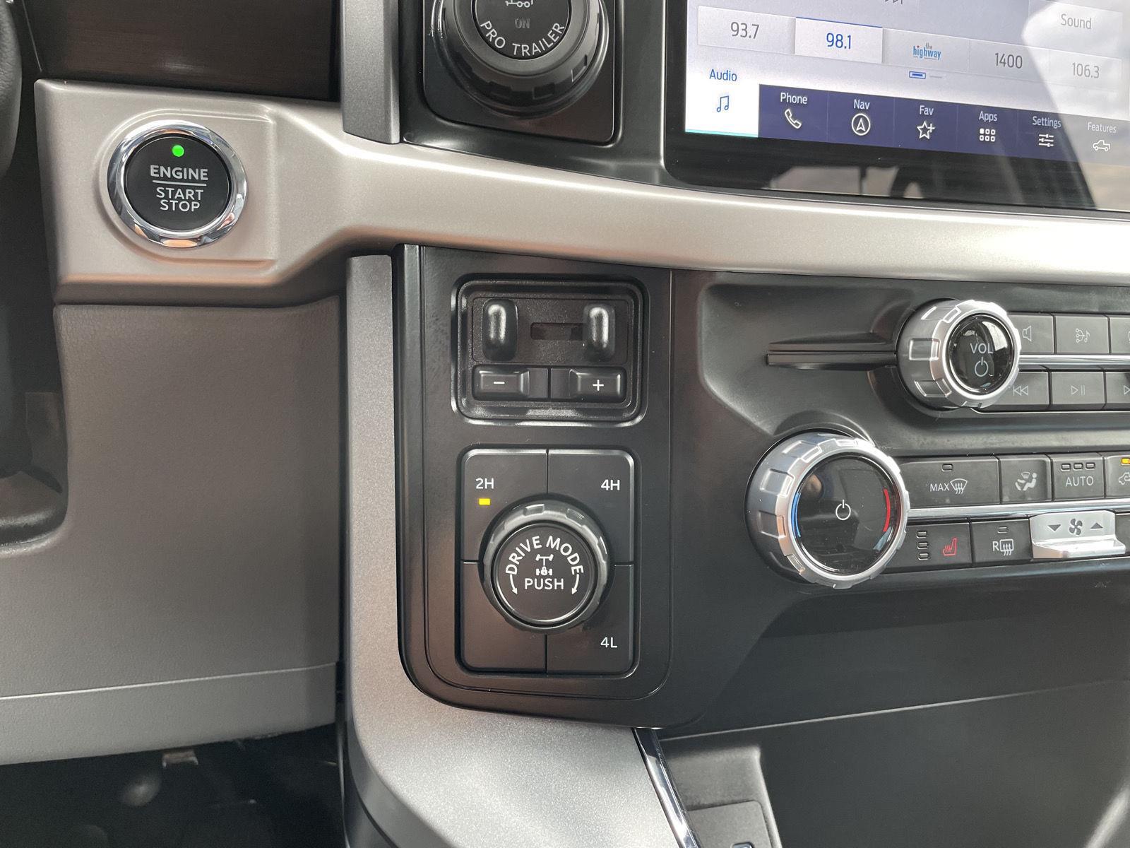 Vehicle photo 29