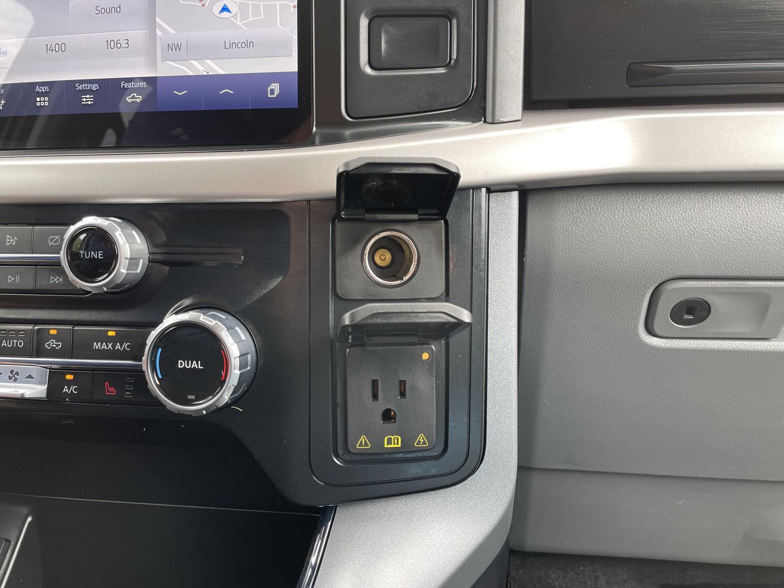 Vehicle photo 30