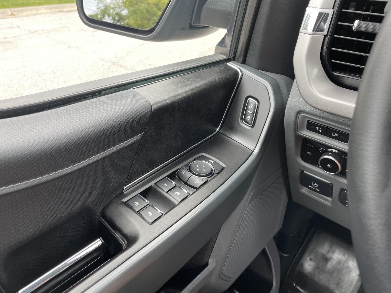 Vehicle photo 31