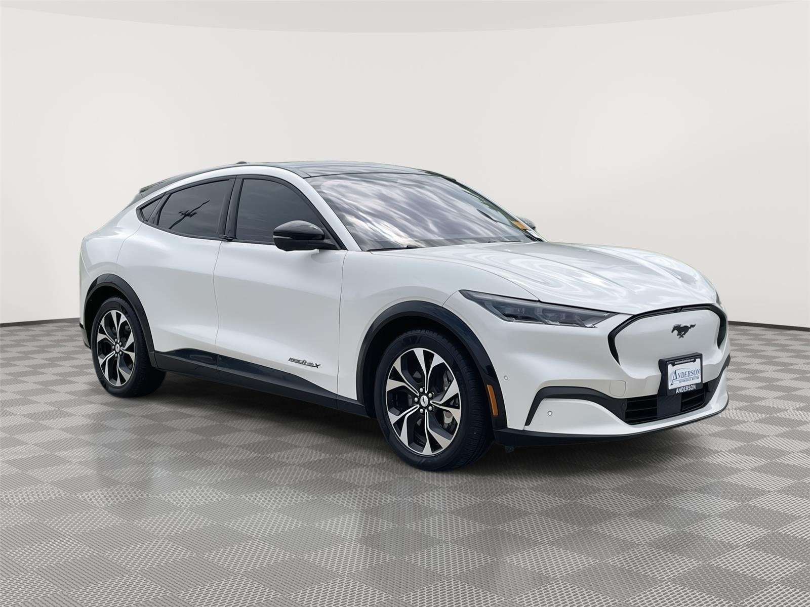 Vehicle photo 5