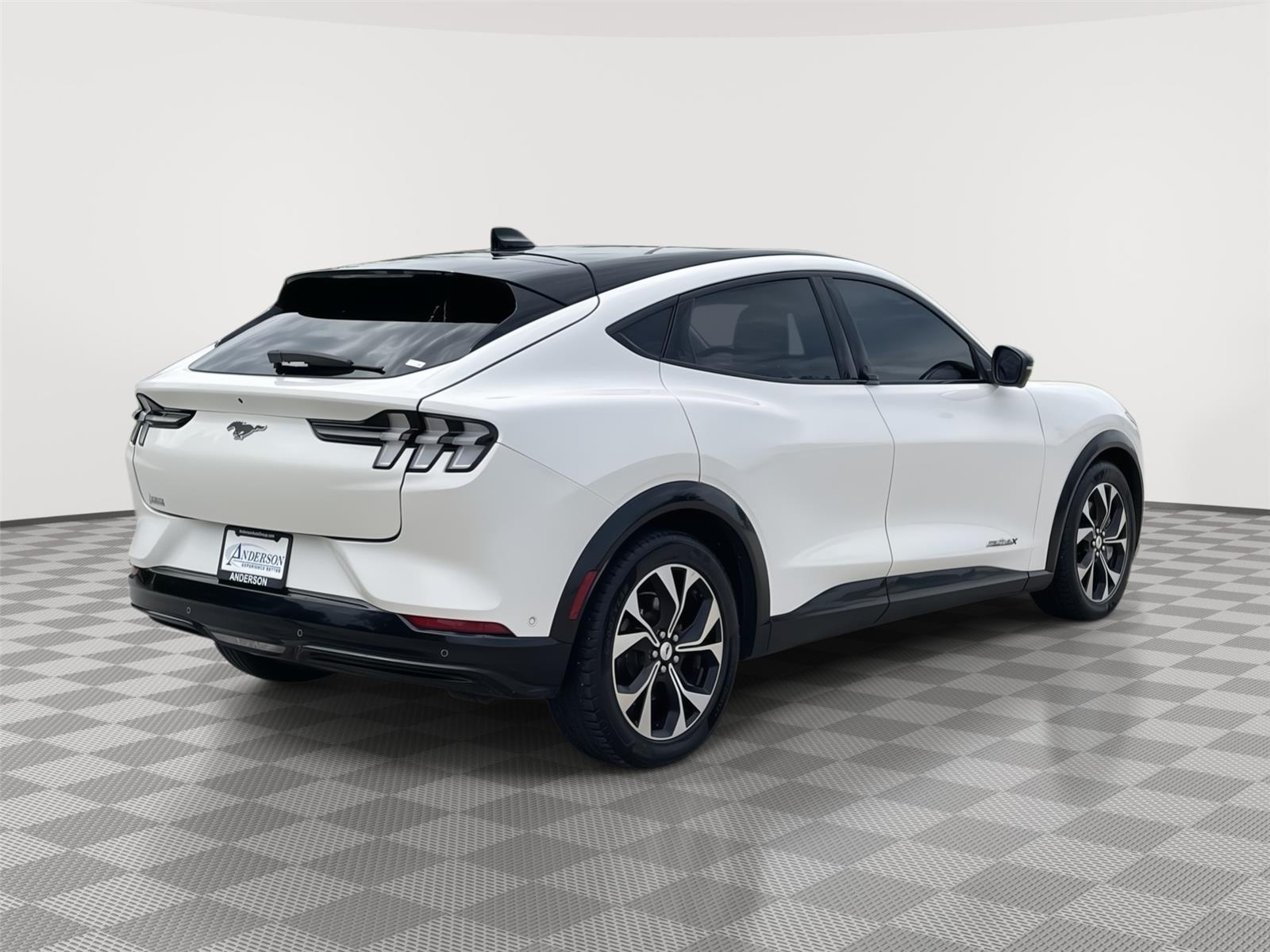 Vehicle photo 7