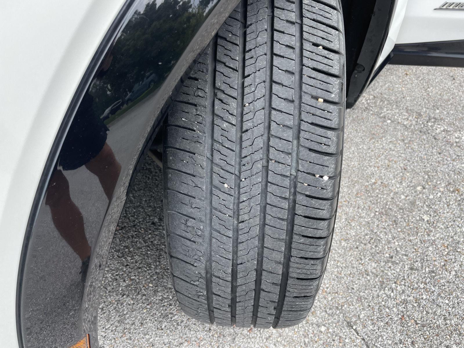 Vehicle photo 11