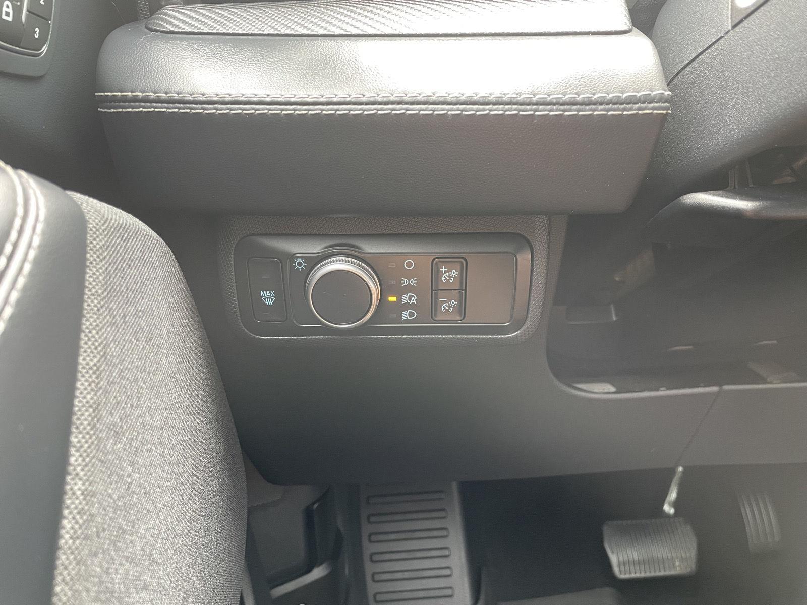 Vehicle photo 16