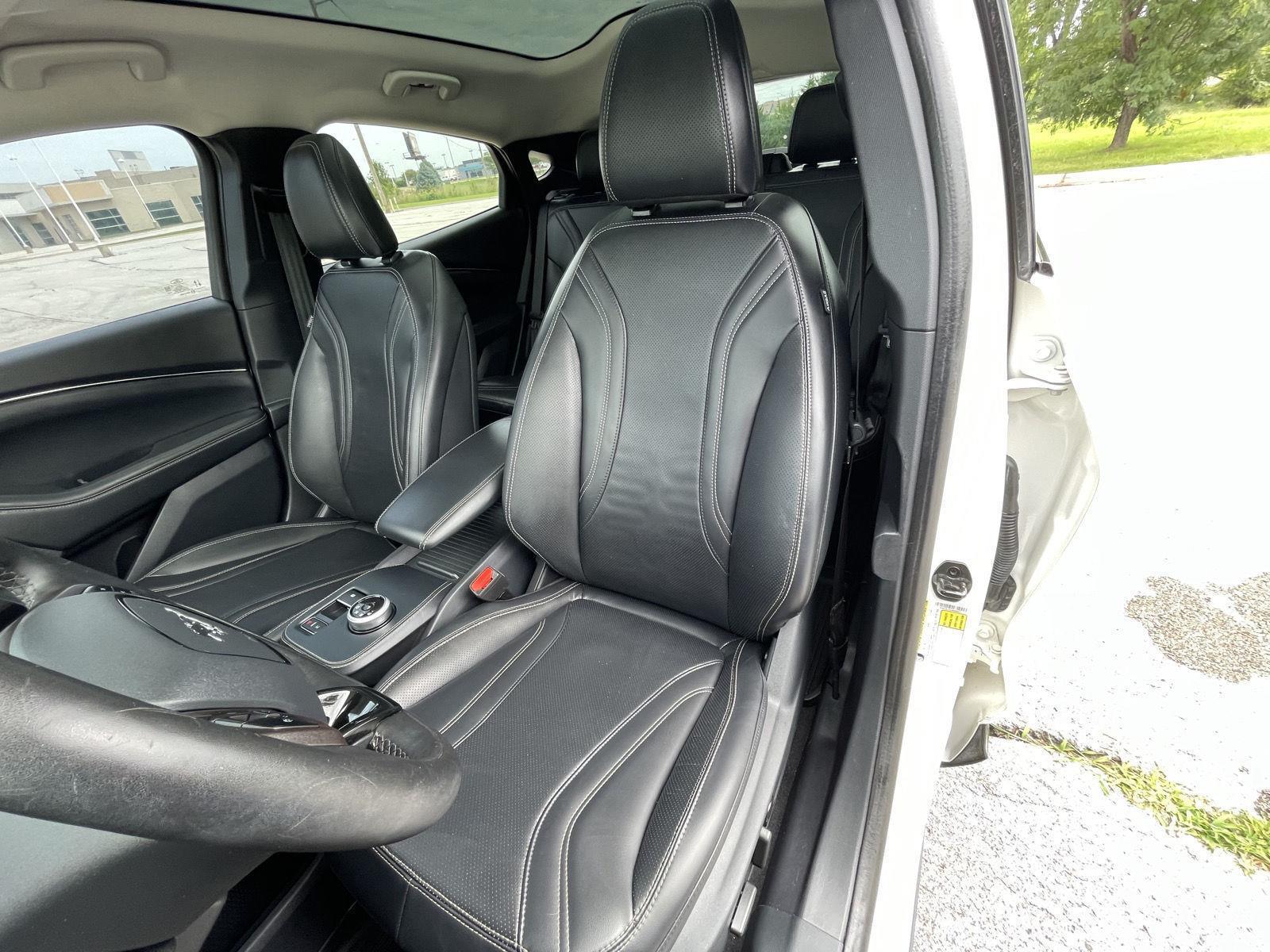 Vehicle photo 18