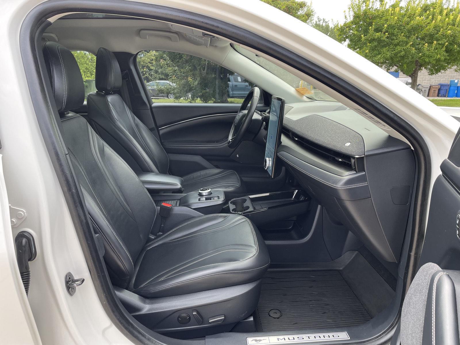Vehicle photo 19