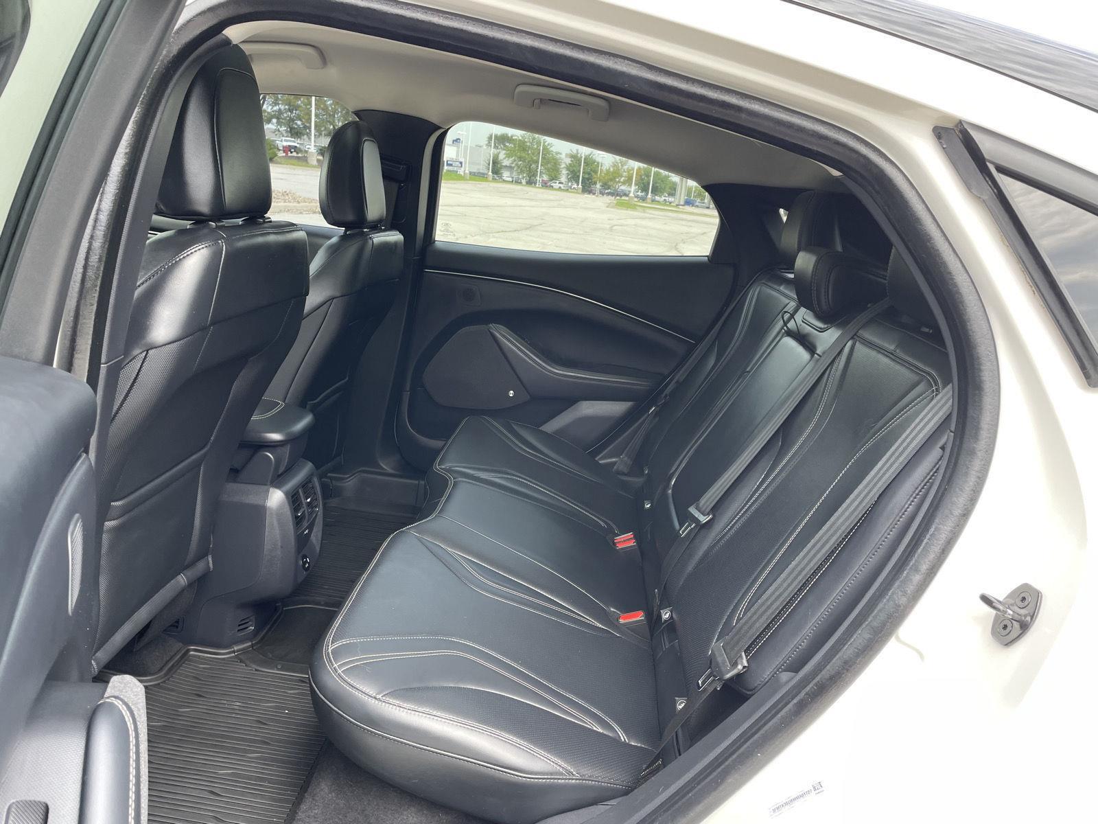 Vehicle photo 20
