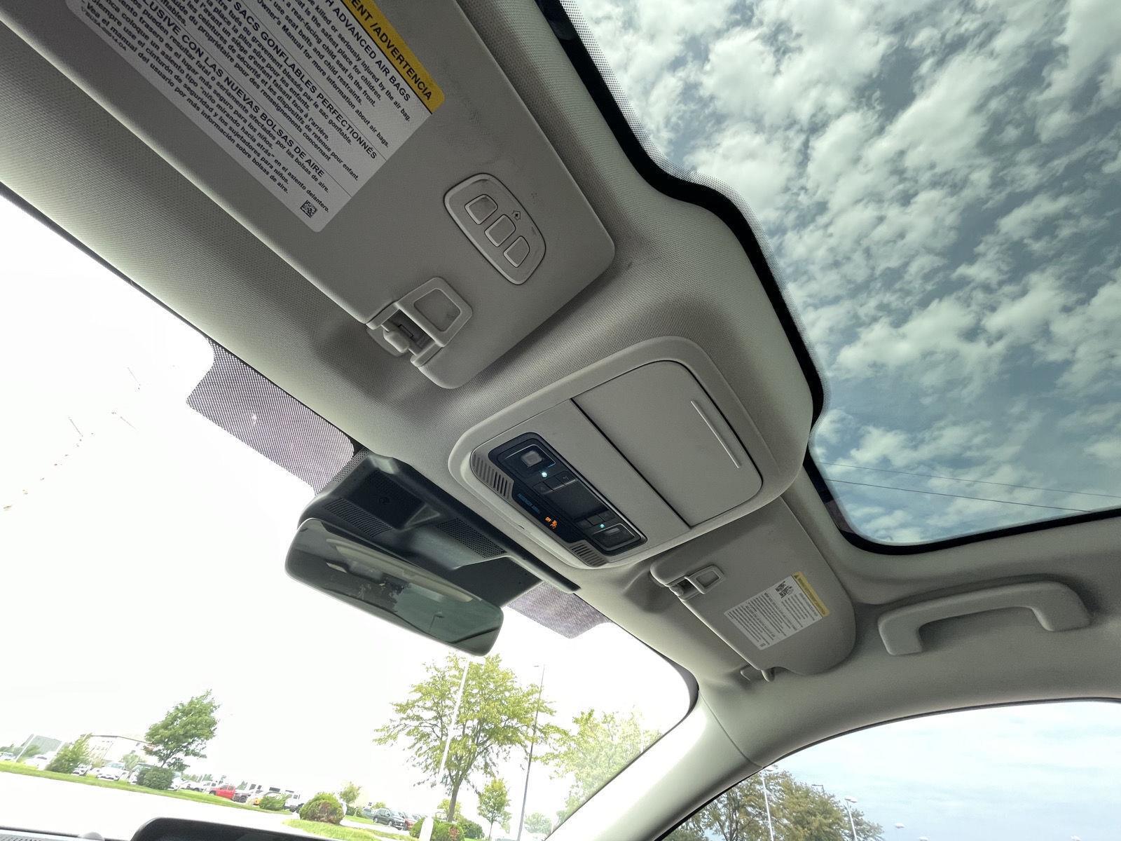 Vehicle photo 21