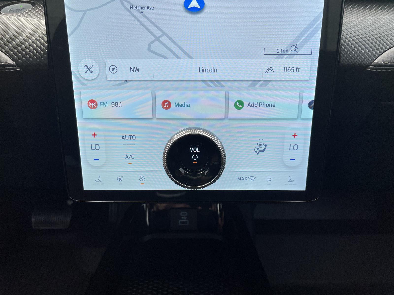 Vehicle photo 28