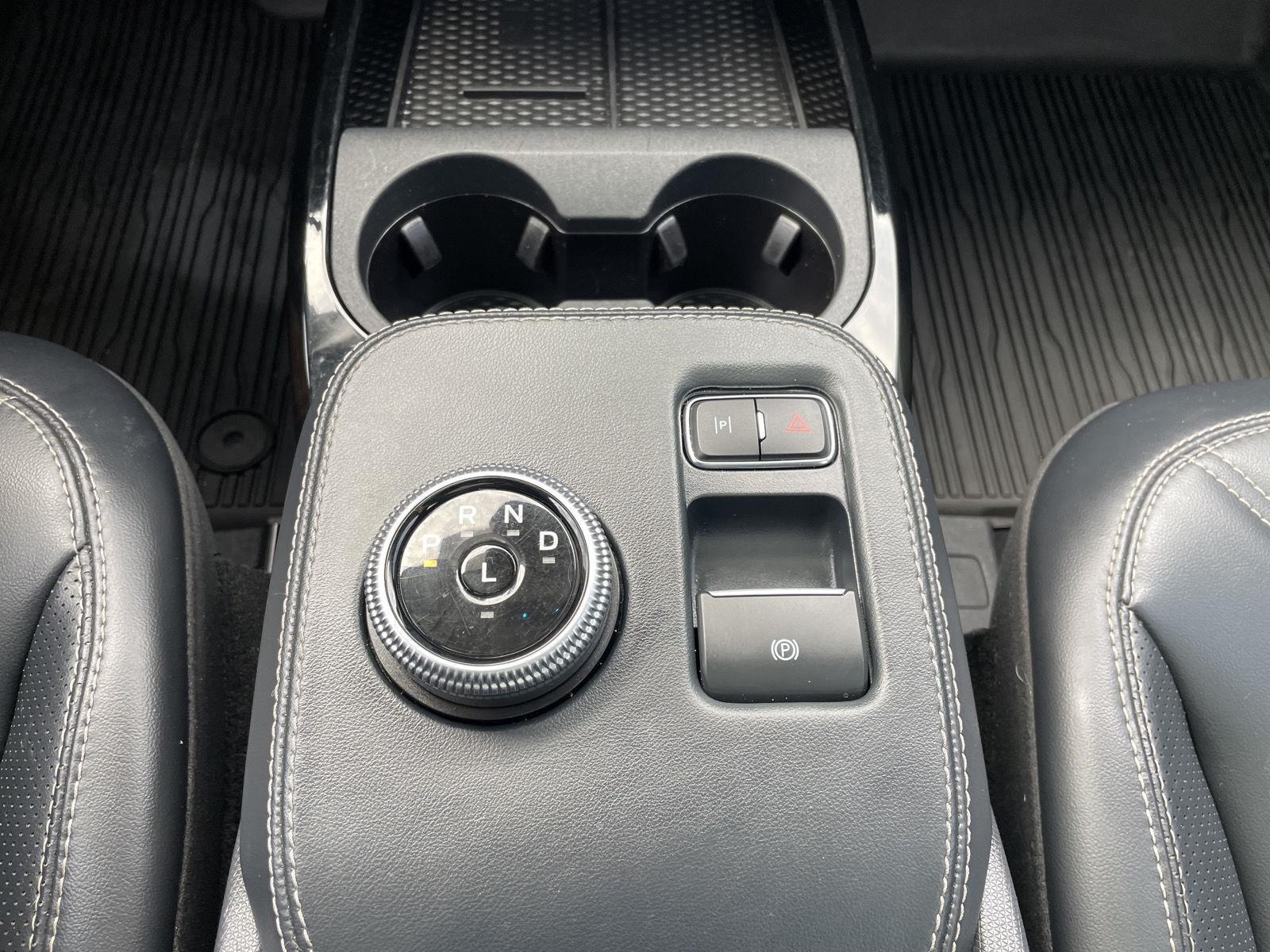 Vehicle photo 32