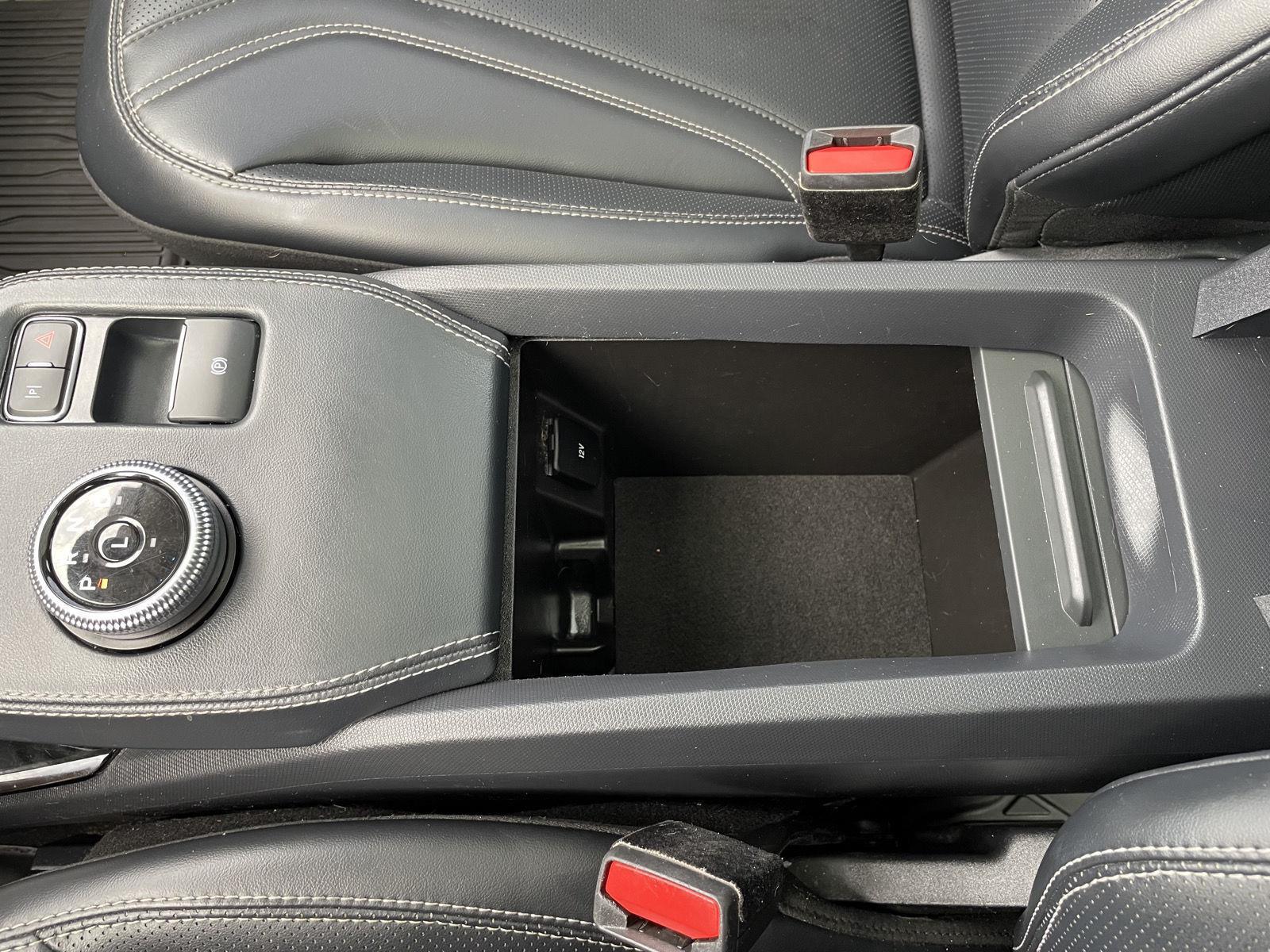 Vehicle photo 33