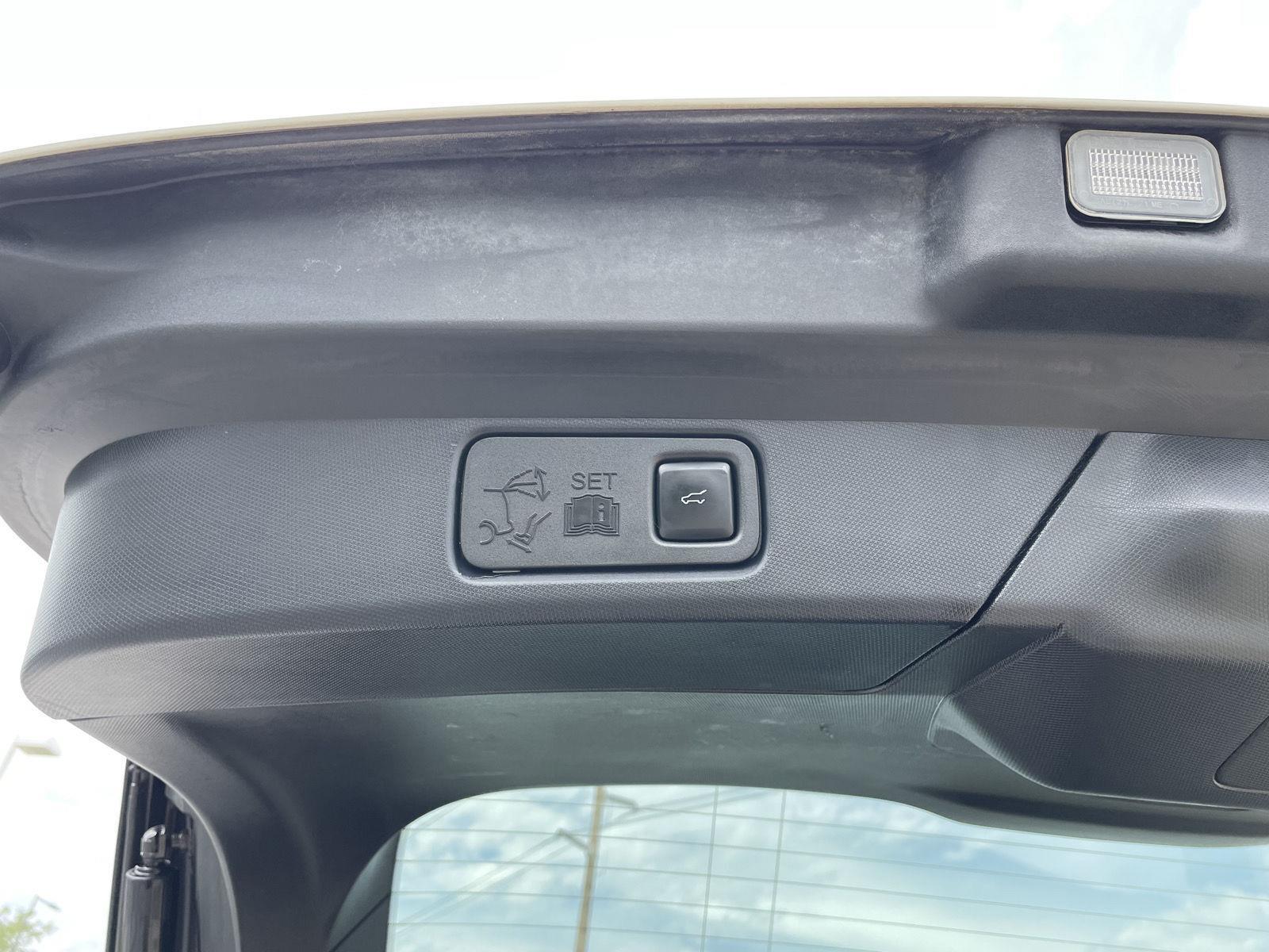 Vehicle photo 38