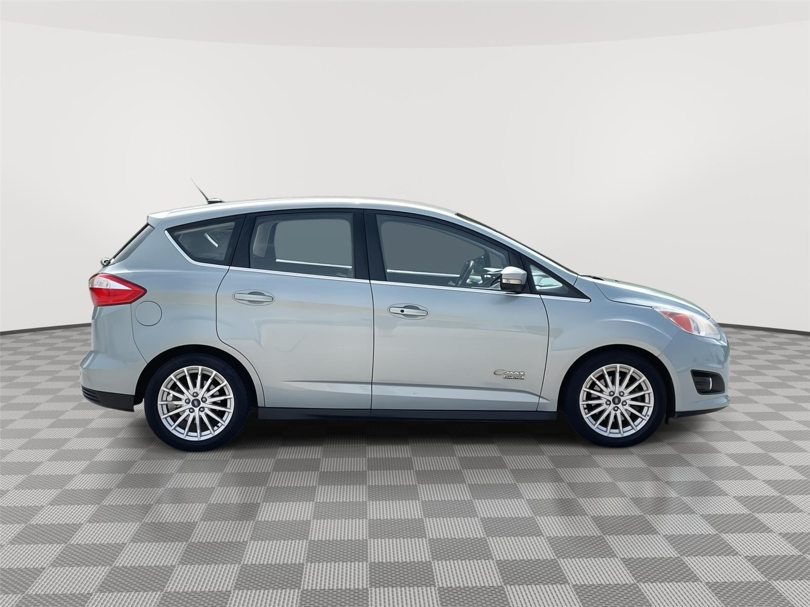 Vehicle photo 6