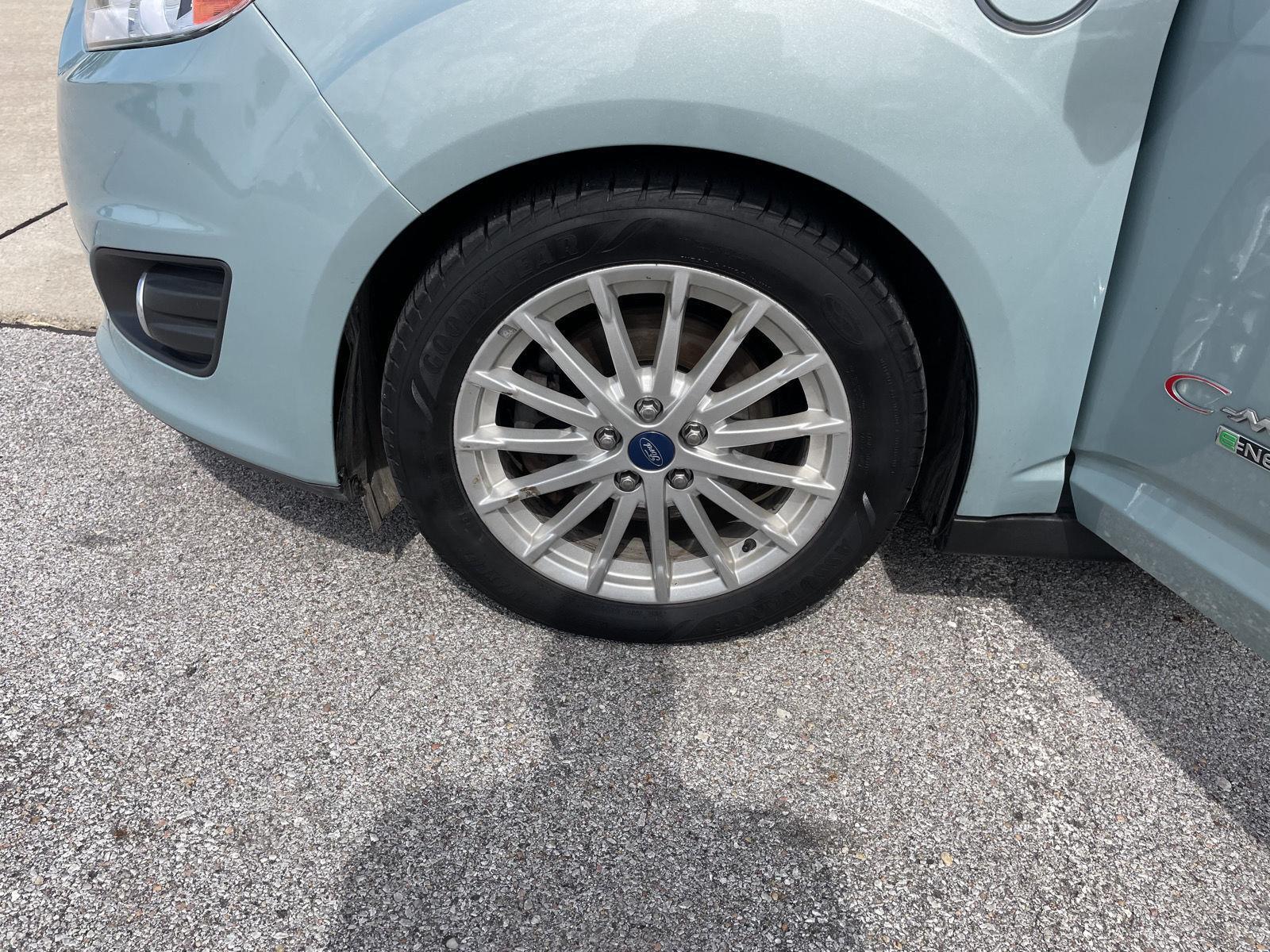 Vehicle photo 7