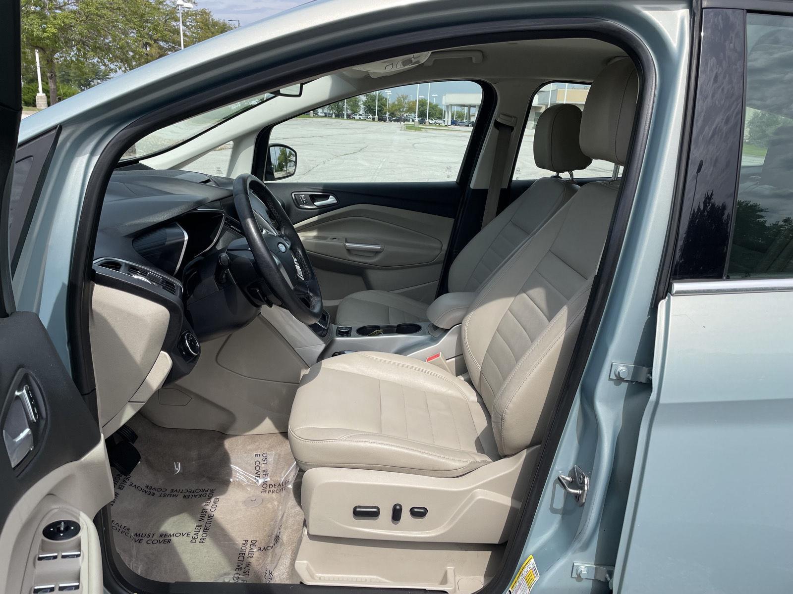 Vehicle photo 13