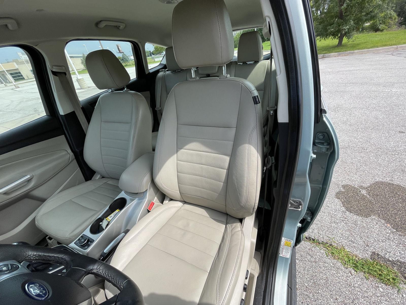 Vehicle photo 14