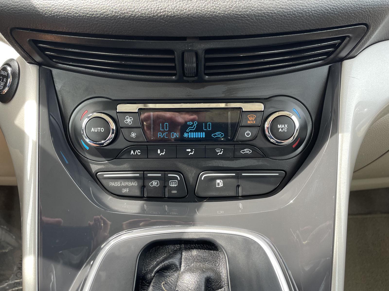 Vehicle photo 21