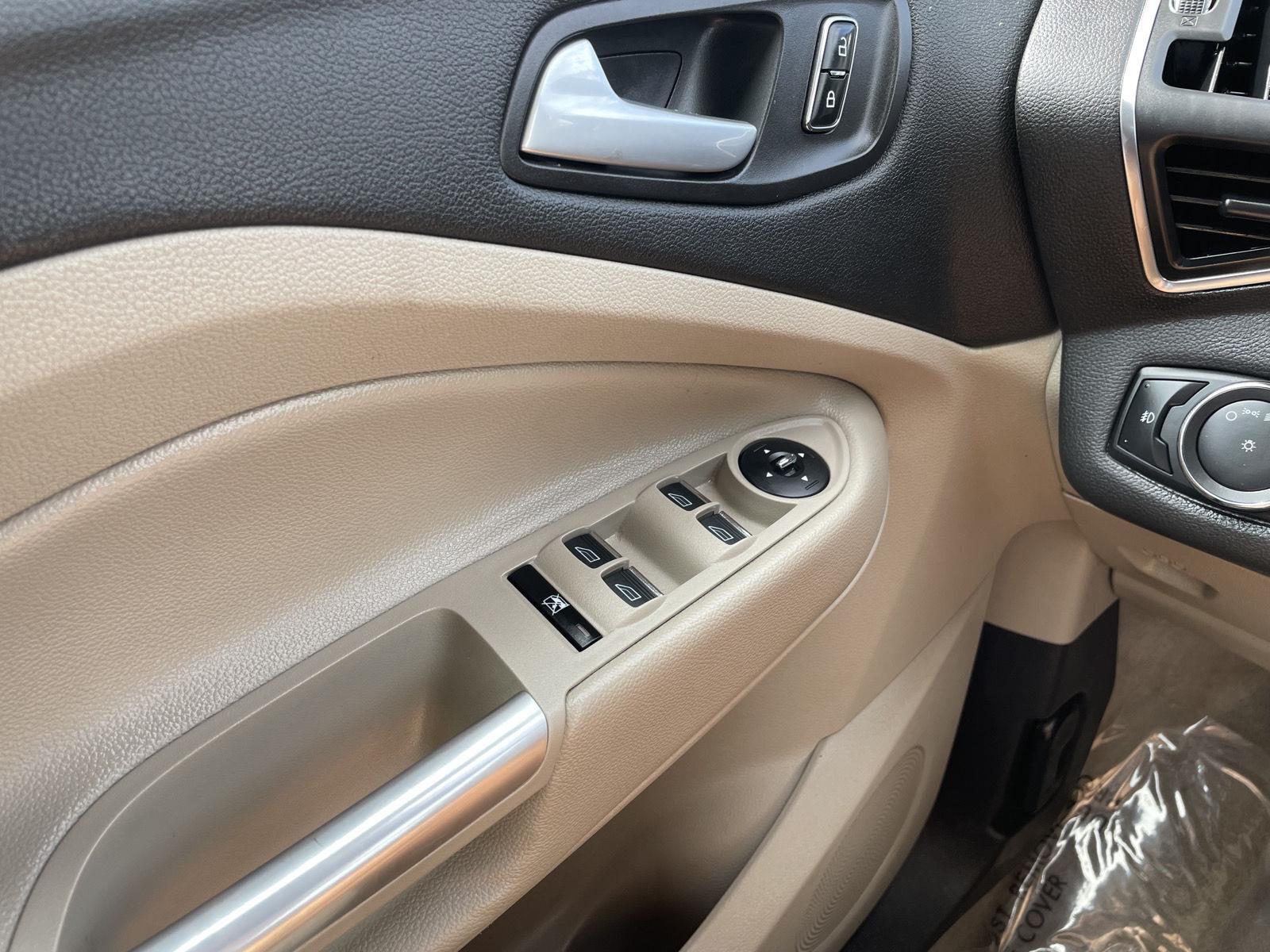 Vehicle photo 23