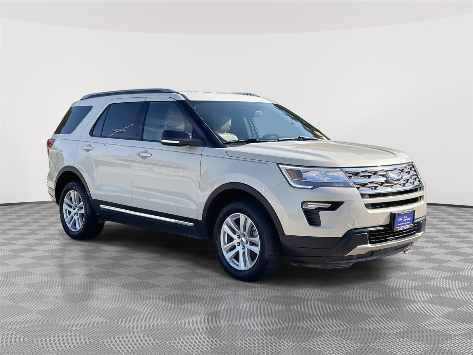 Vehicle photo 5