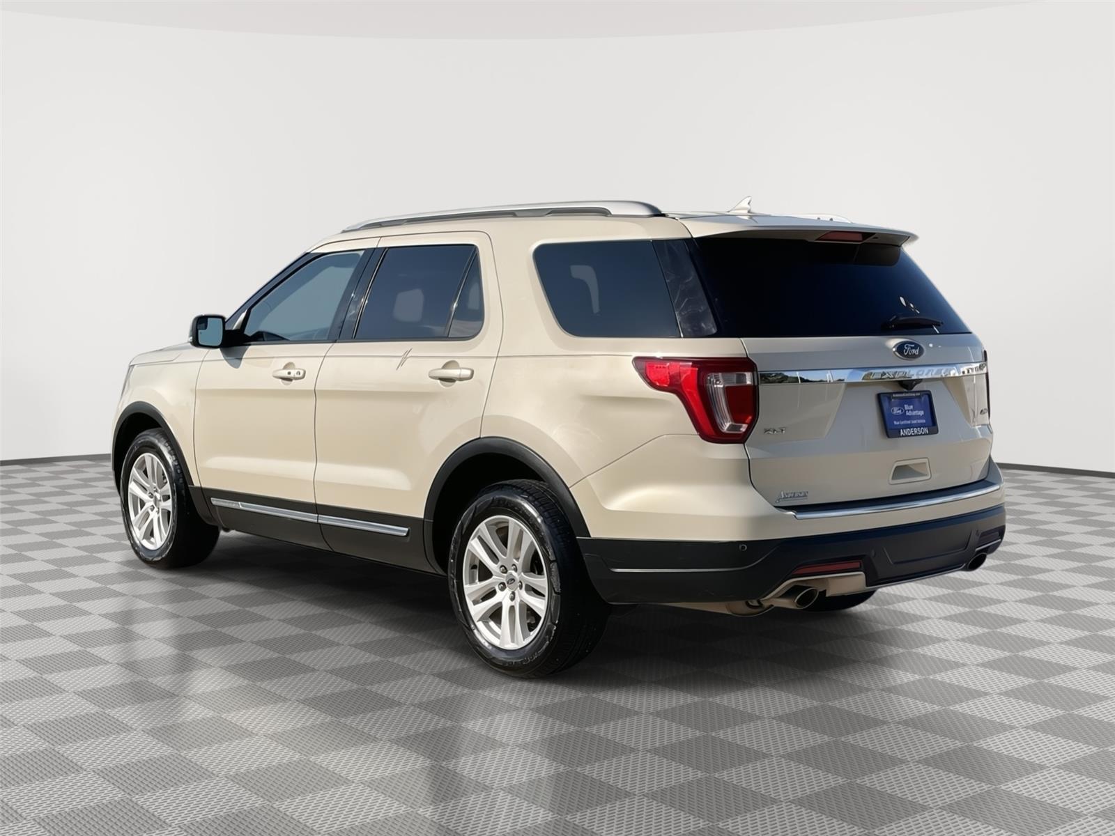 Vehicle photo 9