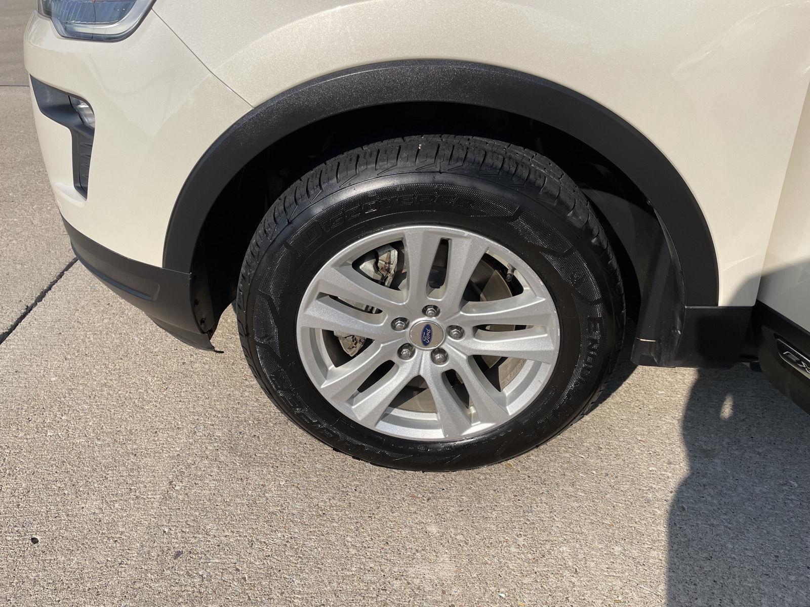 Vehicle photo 10