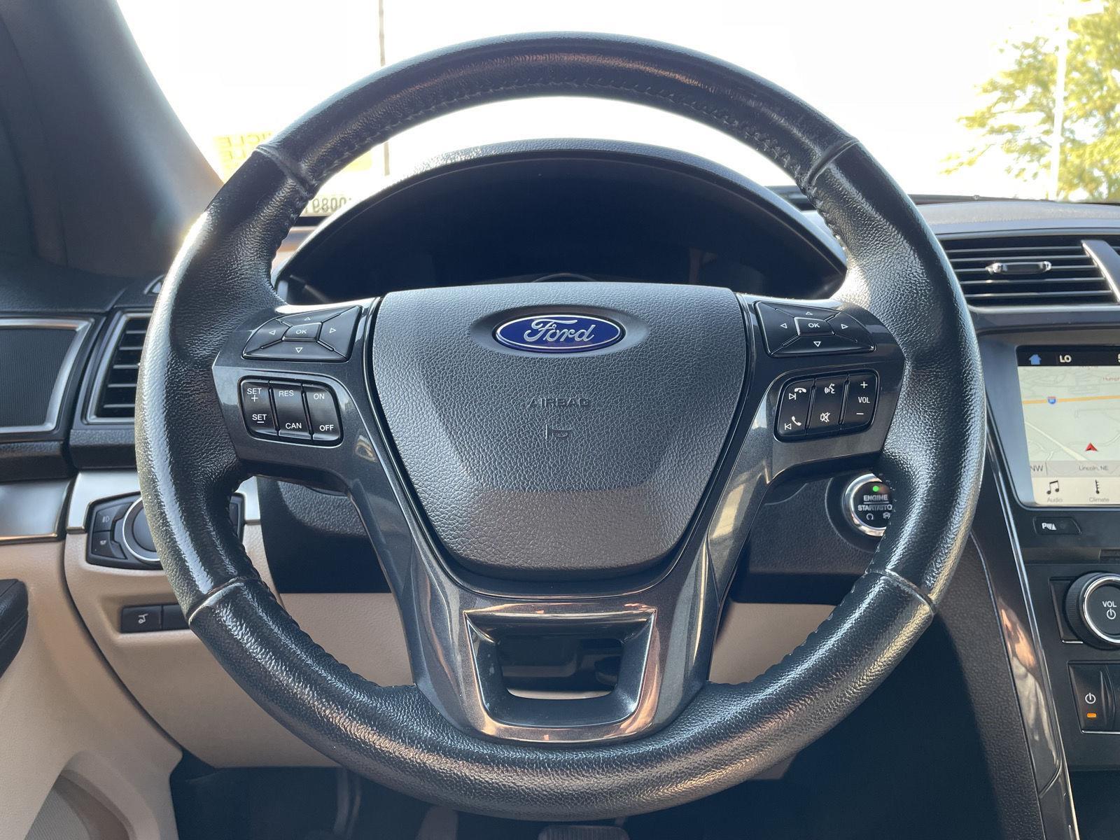 Vehicle photo 12