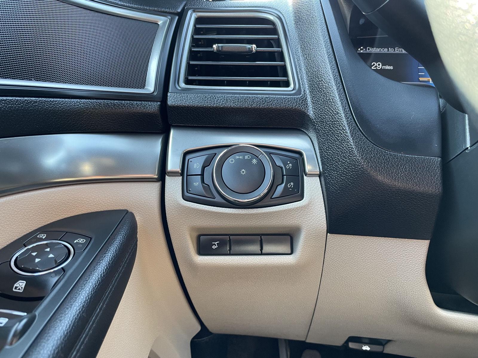 Vehicle photo 16