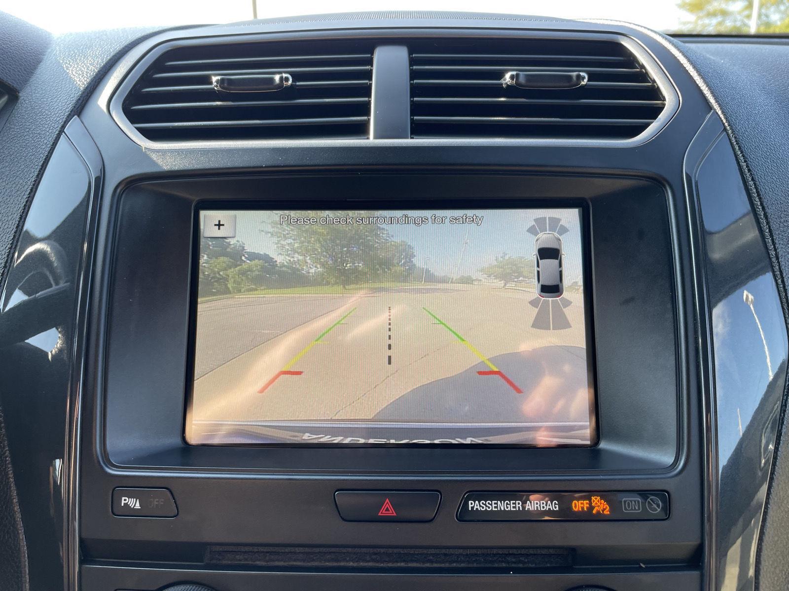 Vehicle photo 24