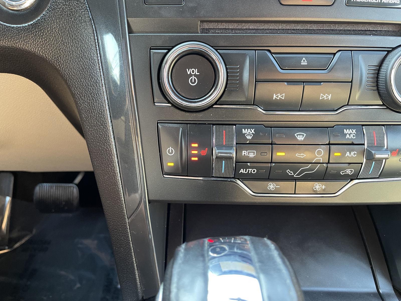 Vehicle photo 28