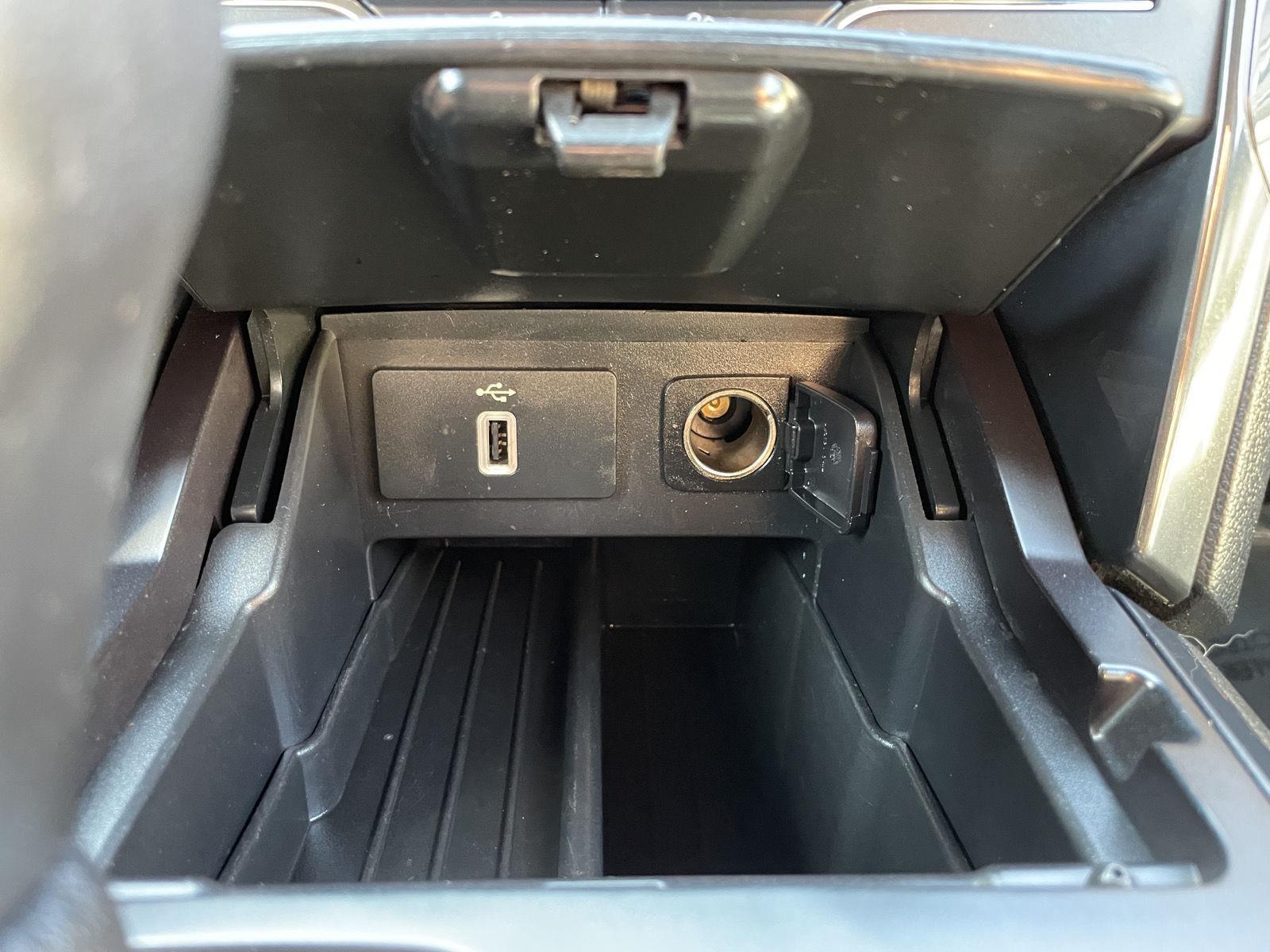 Vehicle photo 30