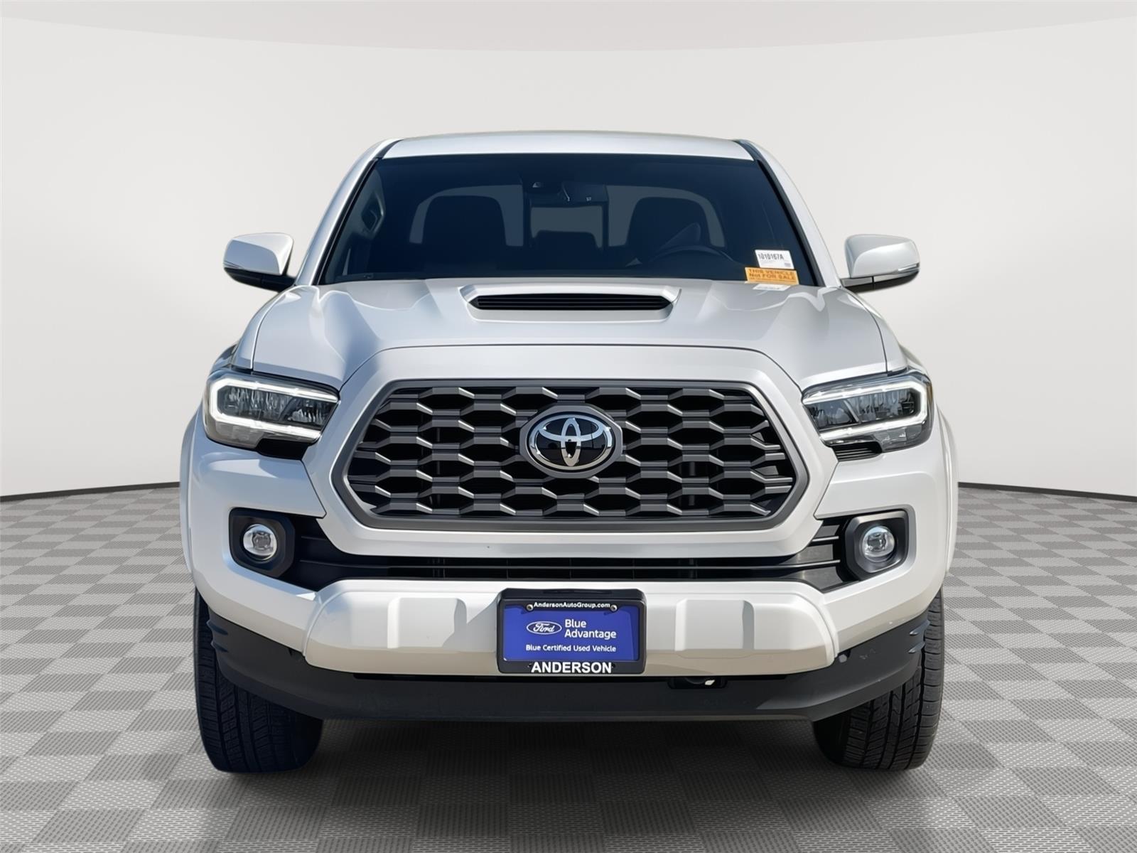 Vehicle photo 4