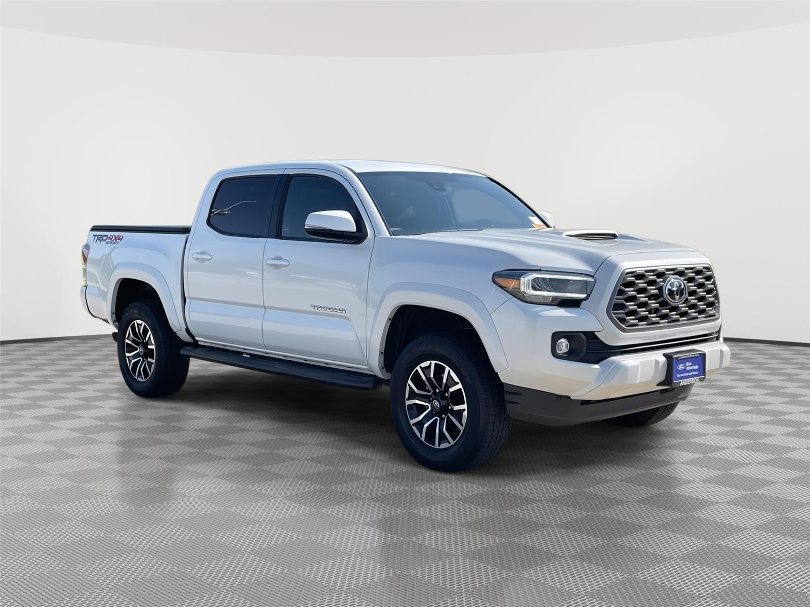 Vehicle photo 5