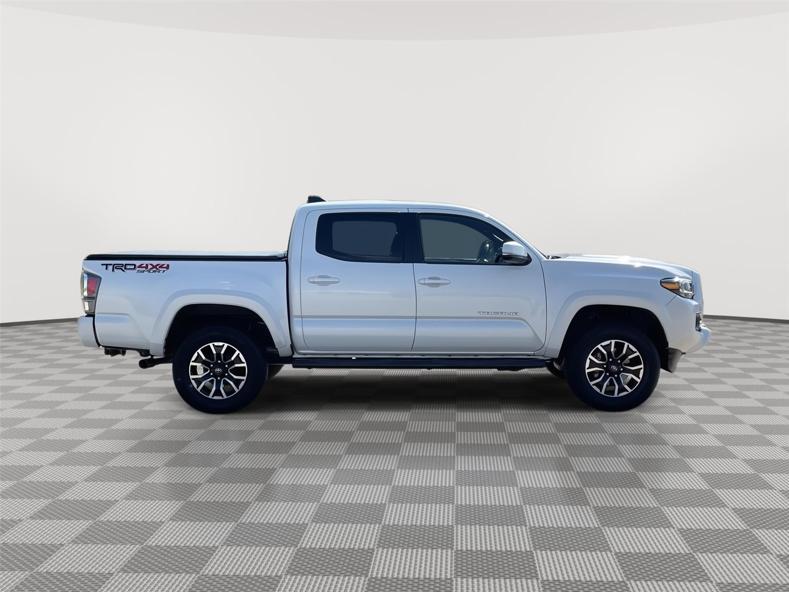 Vehicle photo 6