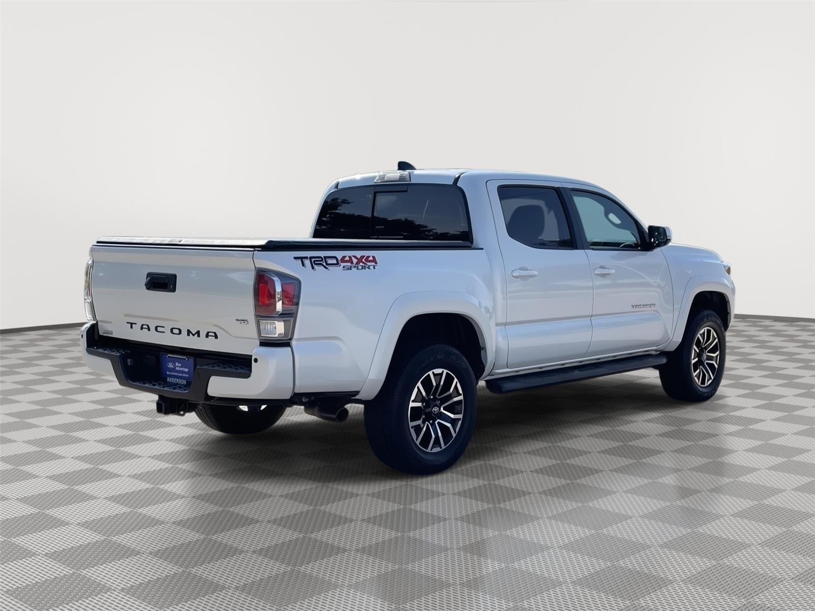 Vehicle photo 7