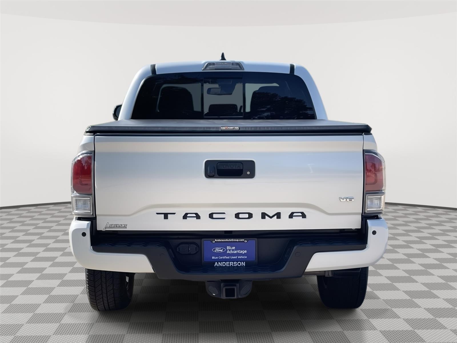 Vehicle photo 8