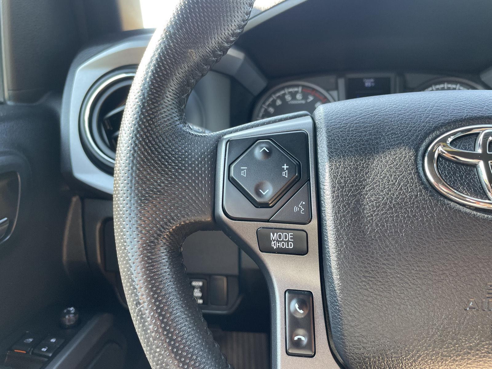 Vehicle photo 12